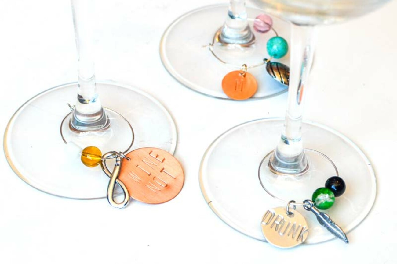 4 Pieces Wine Glass Charms, Glass Markers, Charms to Hang On, Fit for Wine  Glasses, Cognac Snifter, Liqueur Glasses and Handle Beer Glasses 